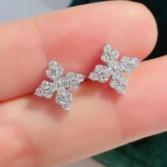 New Pretty 925 Sterling Silver Stud Earrings - Picture 2 of 5